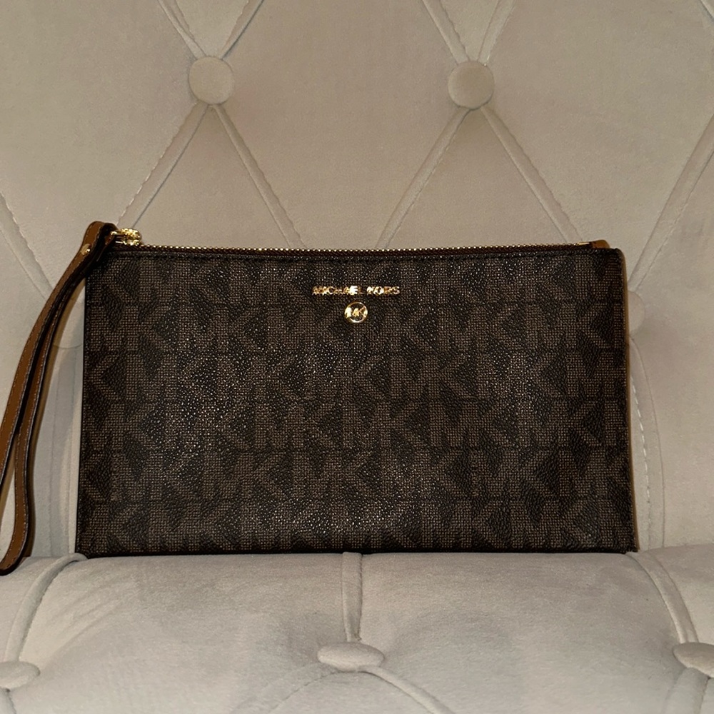 Michael Kors wristlet